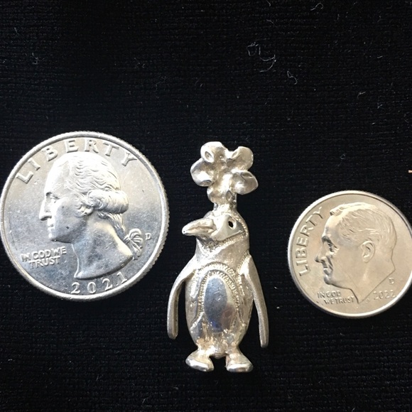 Penguin Plumeria Pendant.  Sterling silver.  Stamped. - Picture 4 of 4